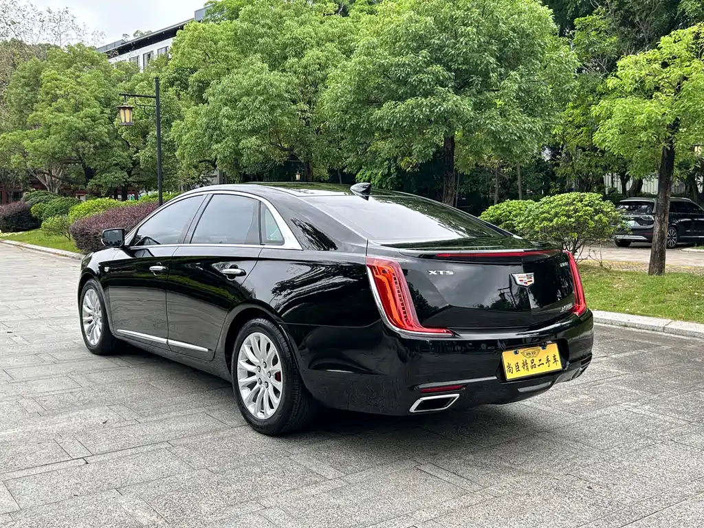 CADILLAC XTS