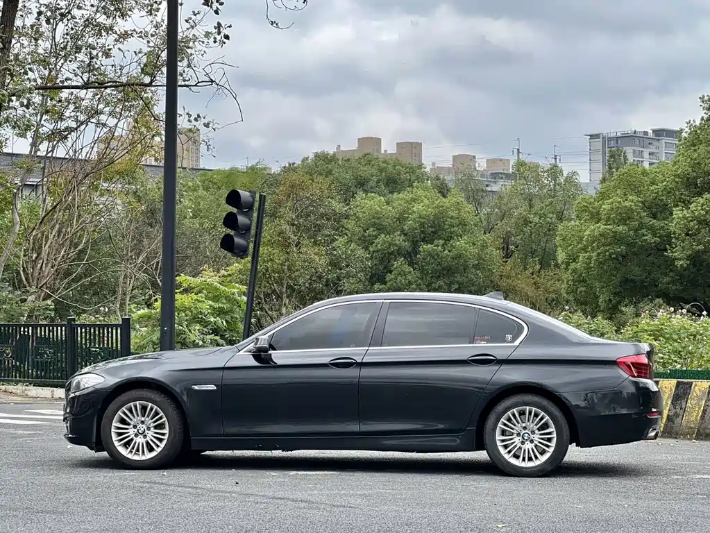 BMW 5 Series — миниатюра 3