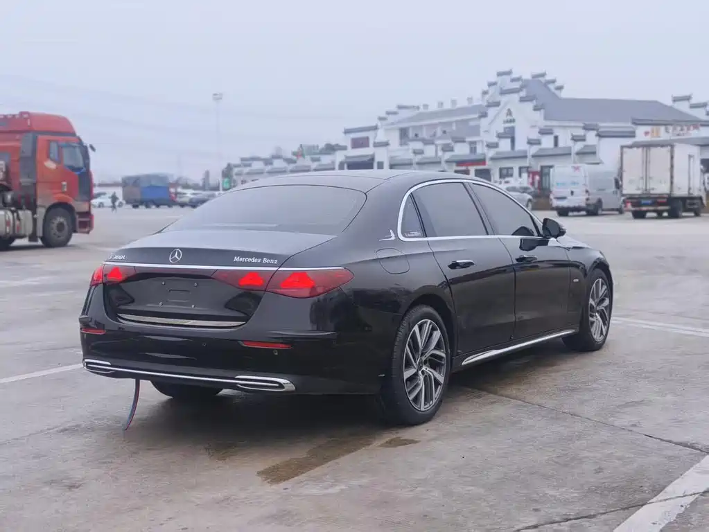 MERCEDES-BENZ E CLASS