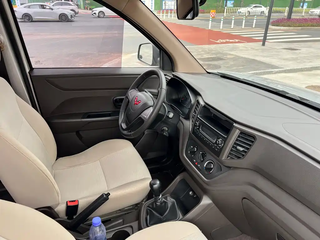 Wuling Hongguang V — миниатюра 10