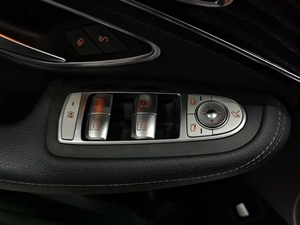 Mercedes-Benz C-Class — миниатюра 9
