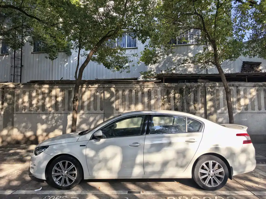 Peugeot 408 — миниатюра 4