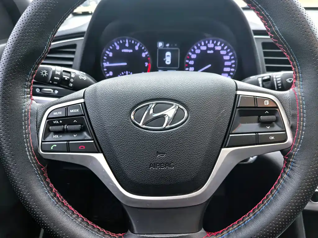 Hyundai Elantra — миниатюра 9