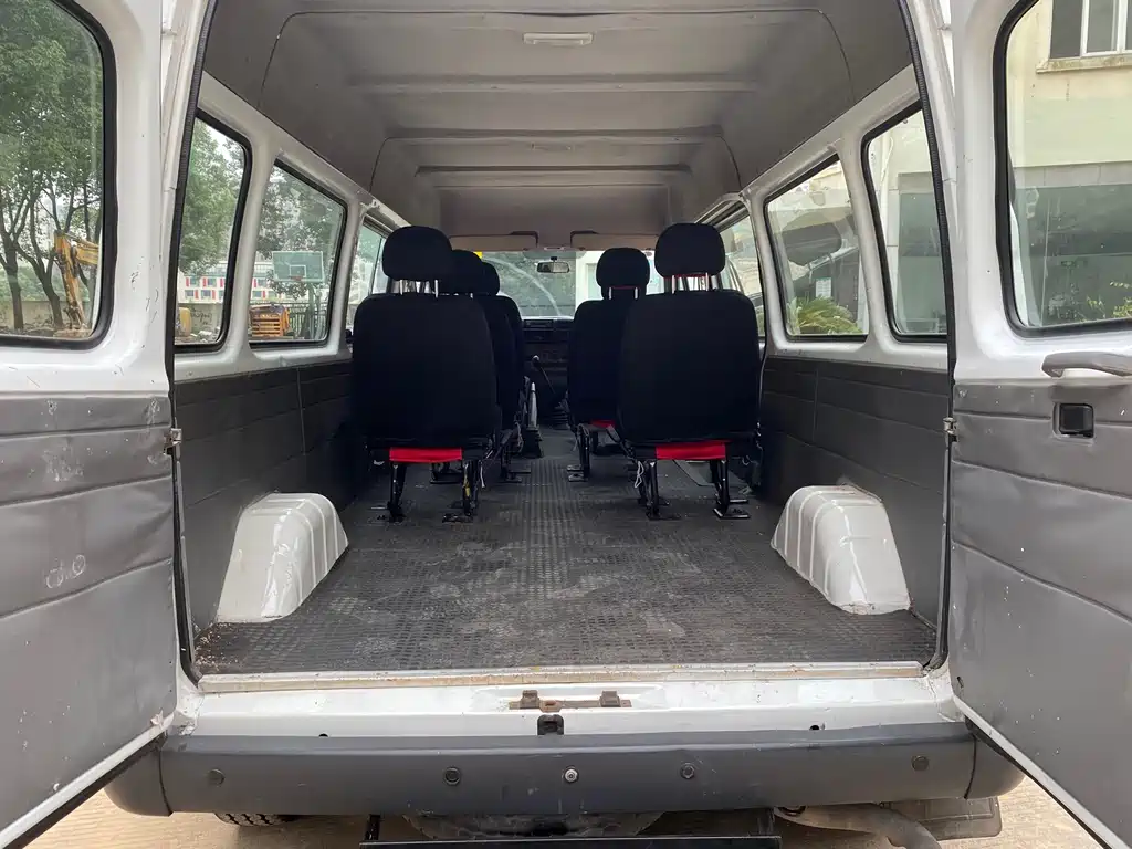 Ford Transit Classic — миниатюра 12