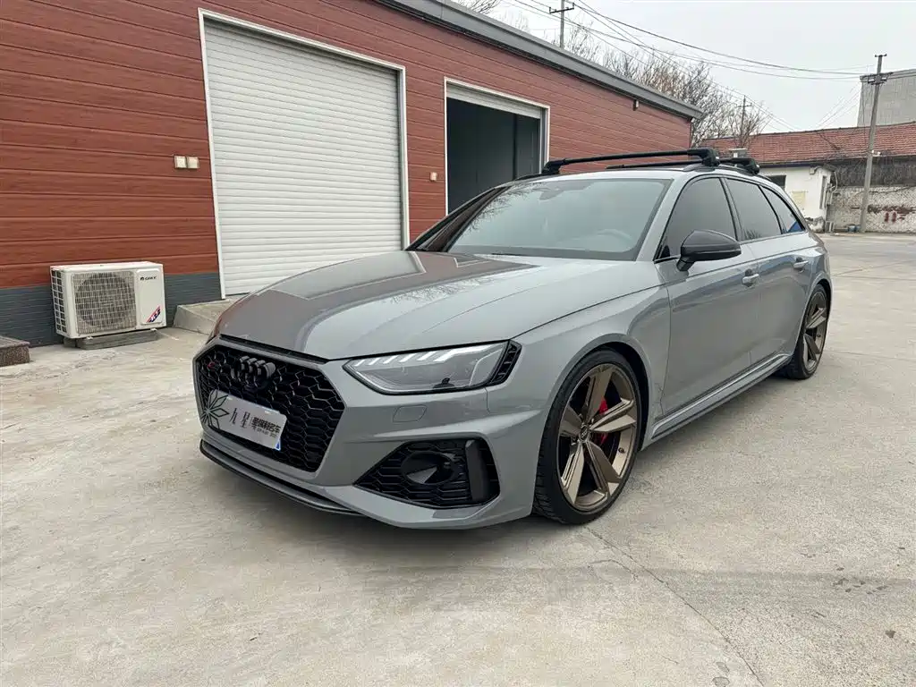 AUDI RS 4