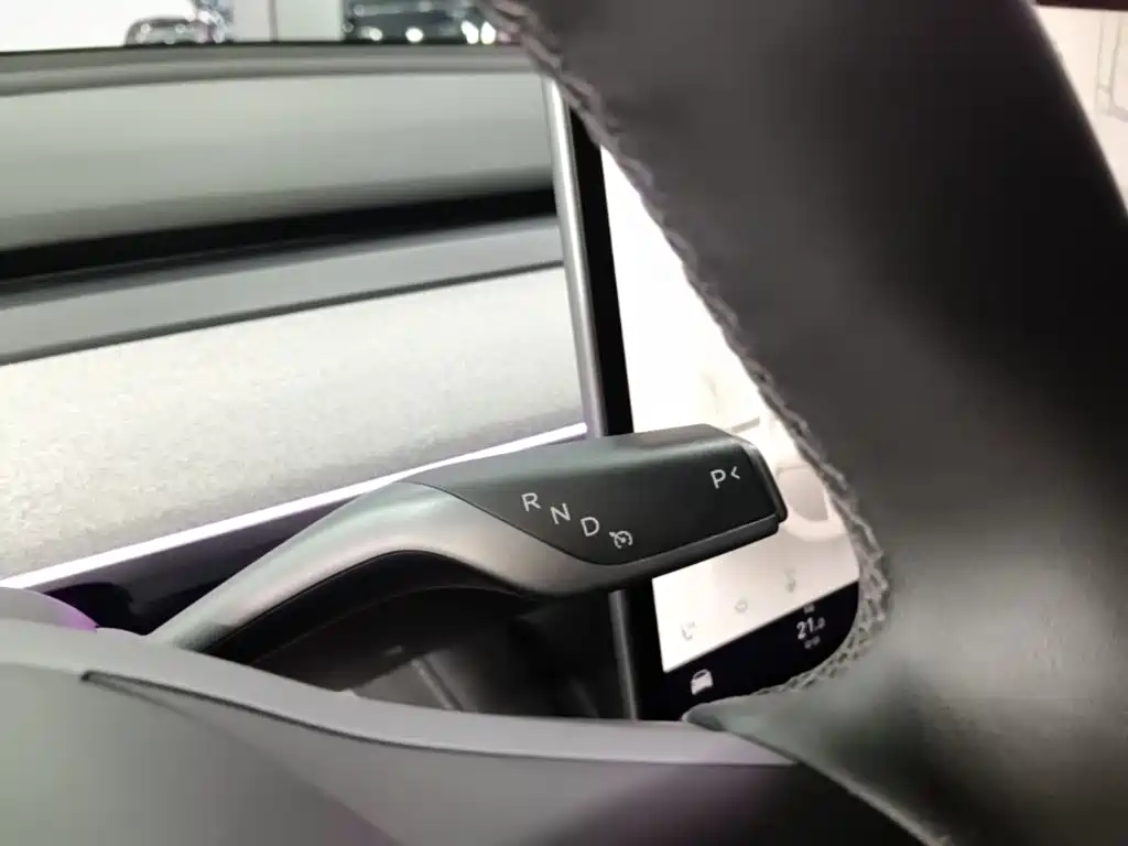 Tesla Model Y — миниатюра 14