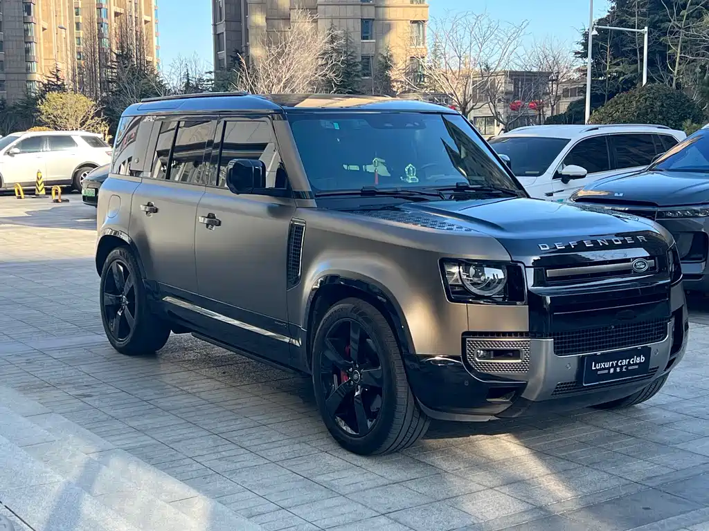 LAND ROVER DEFENDER