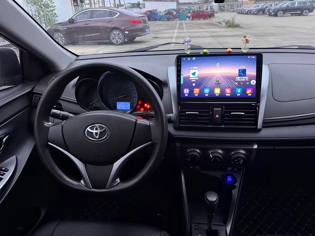 Toyota Yaris L — миниатюра 10