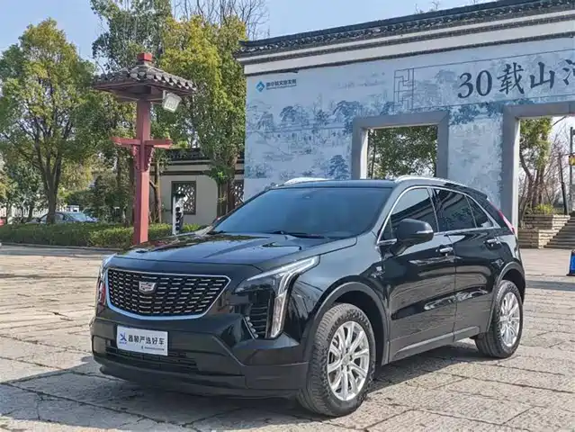 CADILLAC XT4