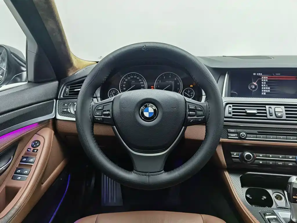 BMW 5 Series — миниатюра 11