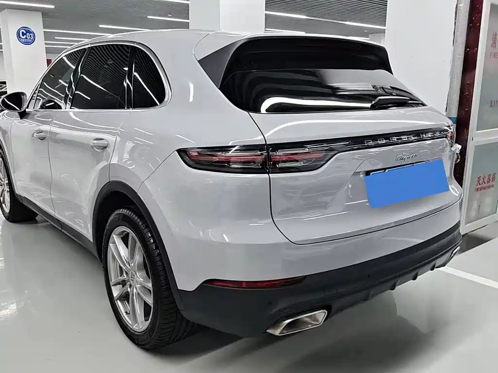 Porsche Cayenne — миниатюра 13