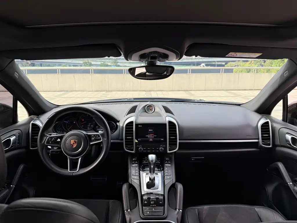 Porsche Cayenne — миниатюра 12