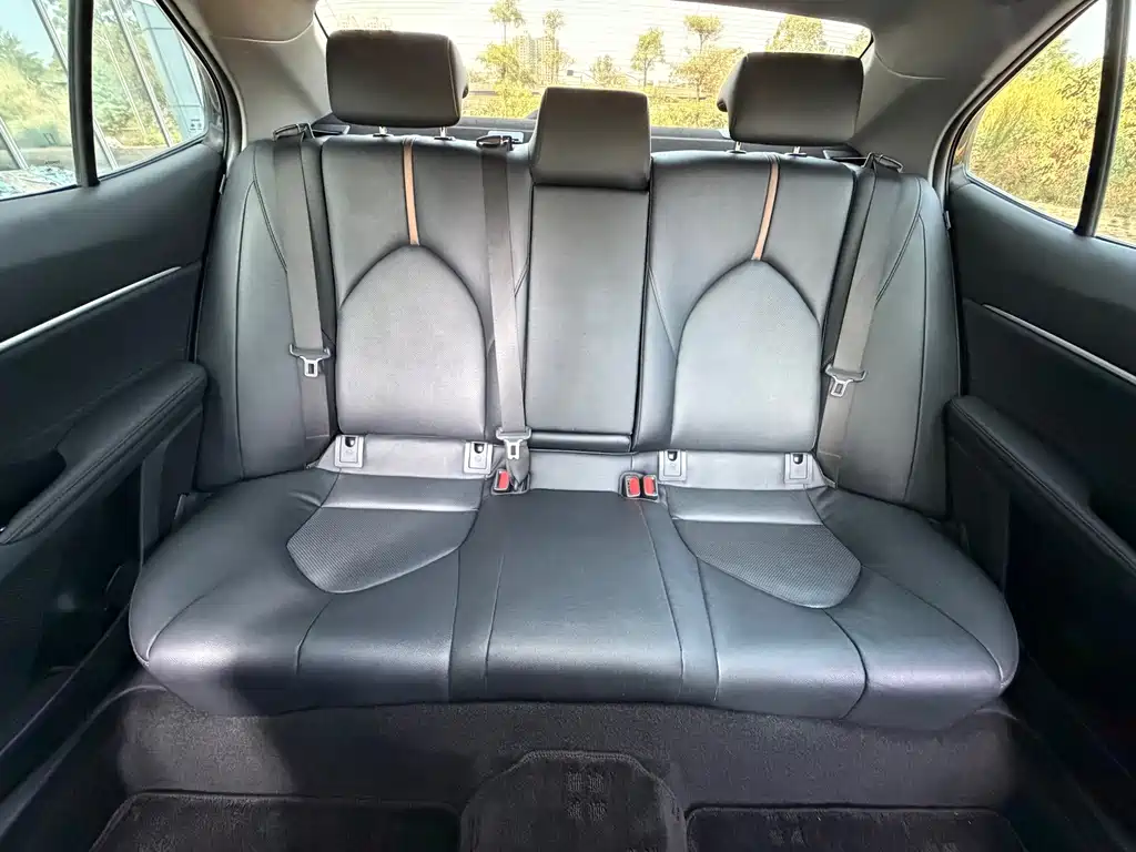 Toyota Camry — миниатюра 20