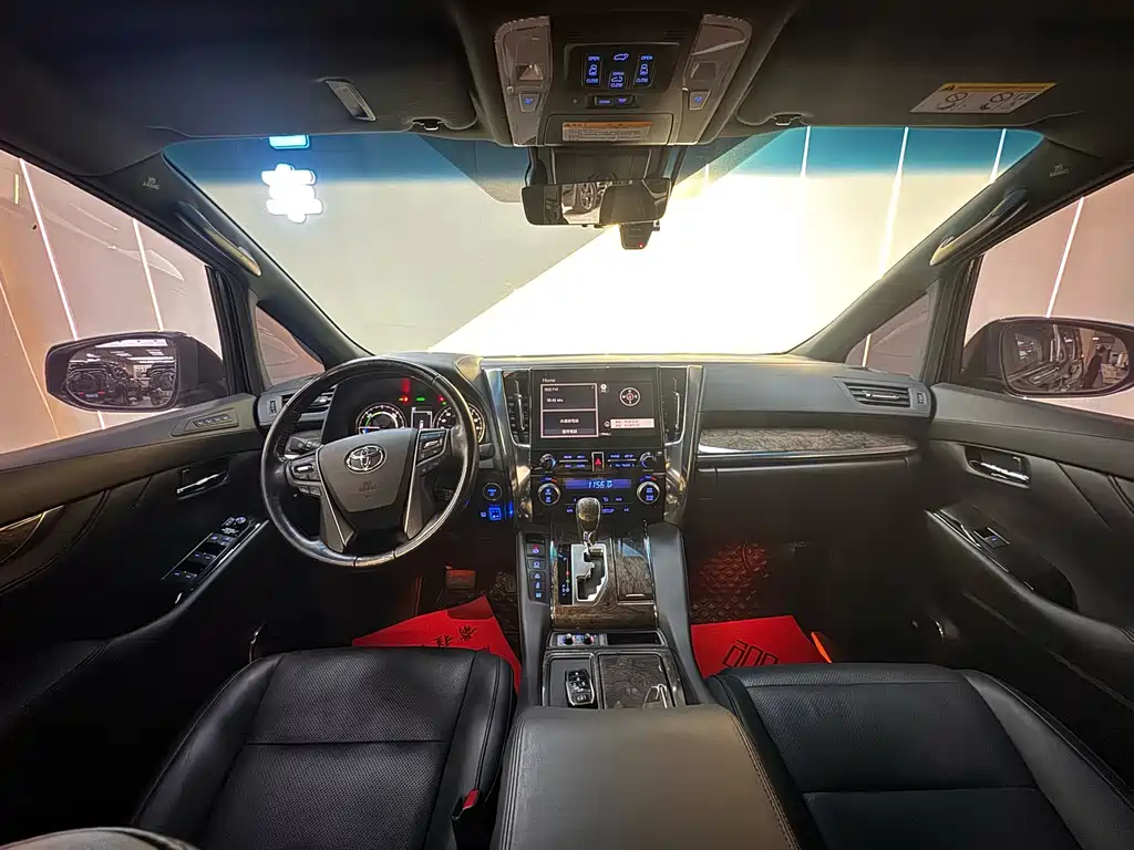 Toyota Alphard — миниатюра 22