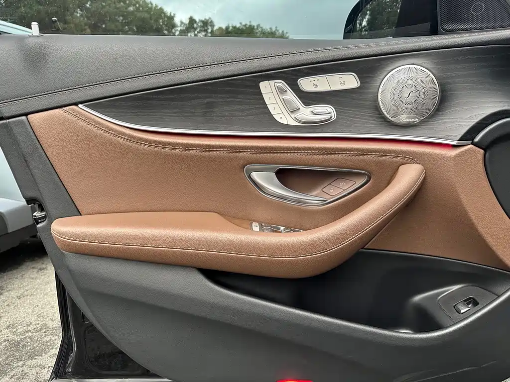 Mercedes-Benz E-Class — миниатюра 4