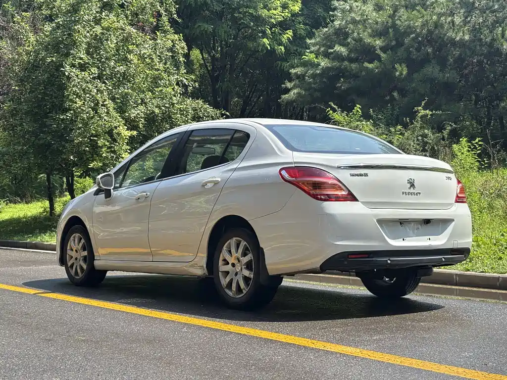 Peugeot 308 2014 1.6L MT