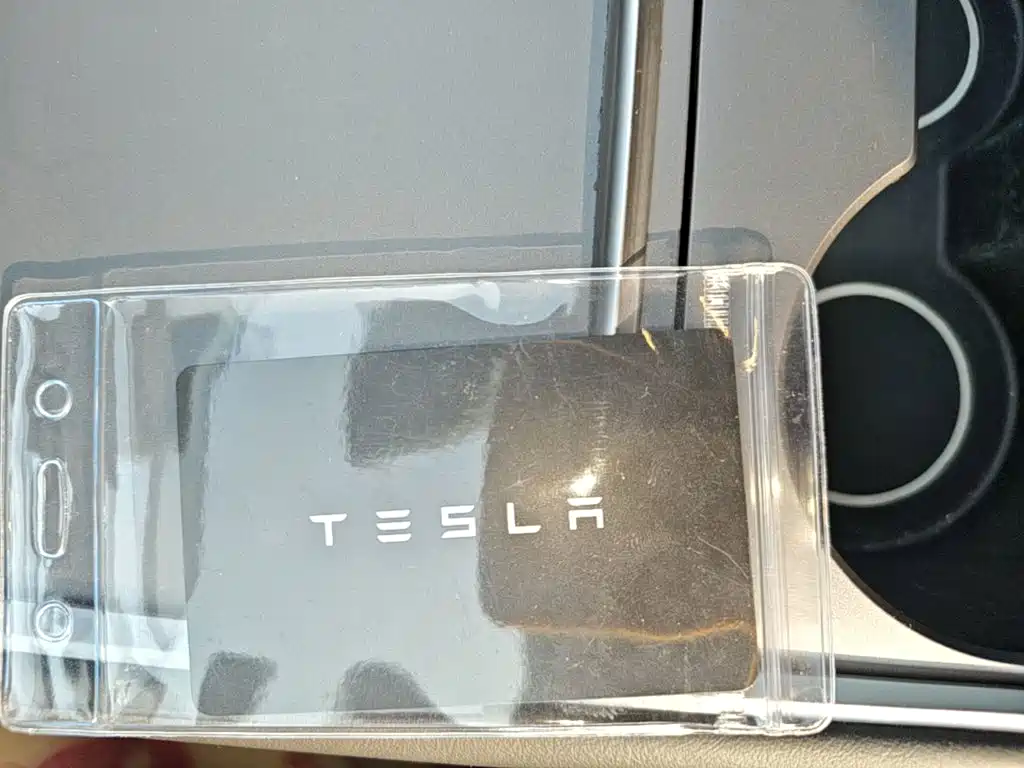 Tesla Model Y — миниатюра 9