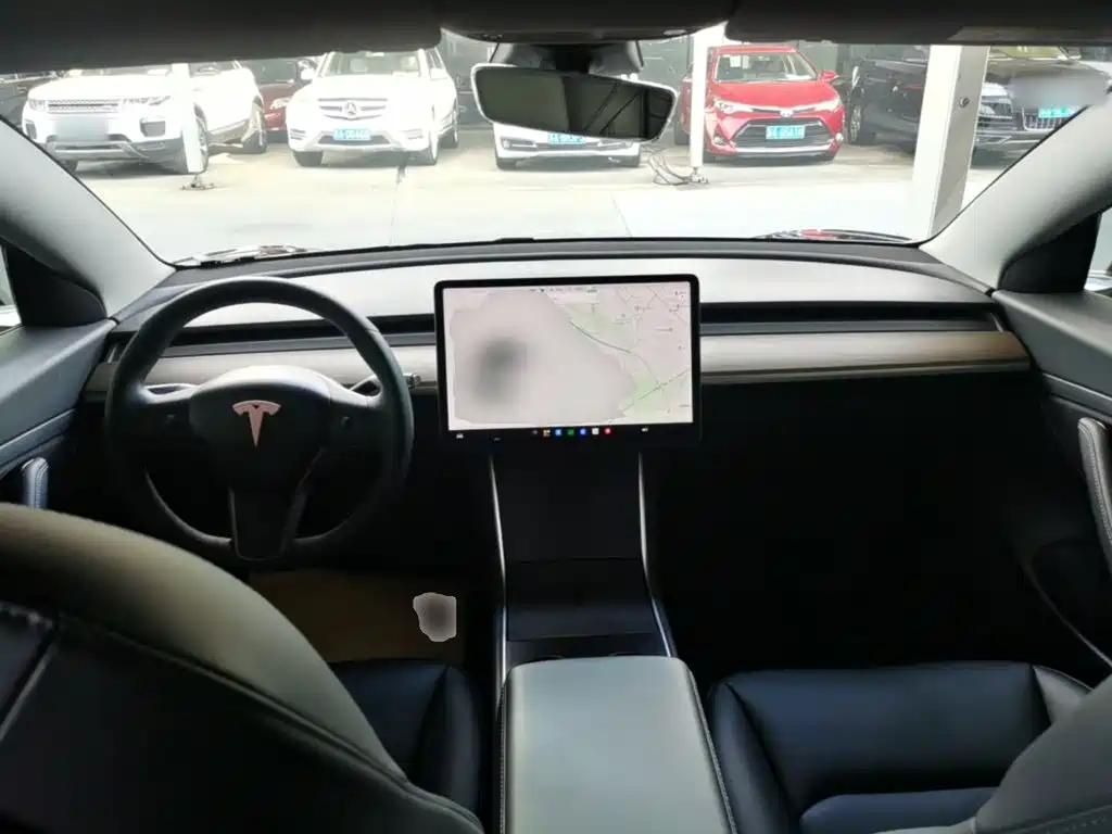 Tesla Model 3 — миниатюра 10