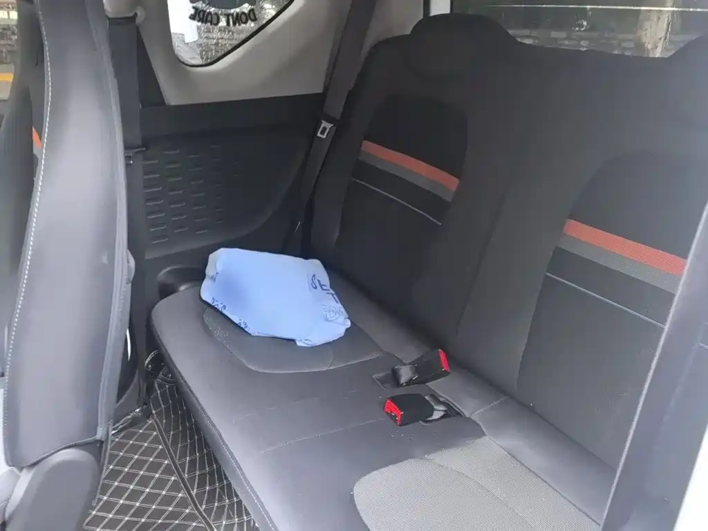 Wuling MINIEV — миниатюра 18