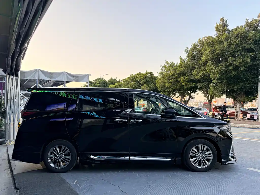 Toyota Alphard 2025 2.5L Luxury