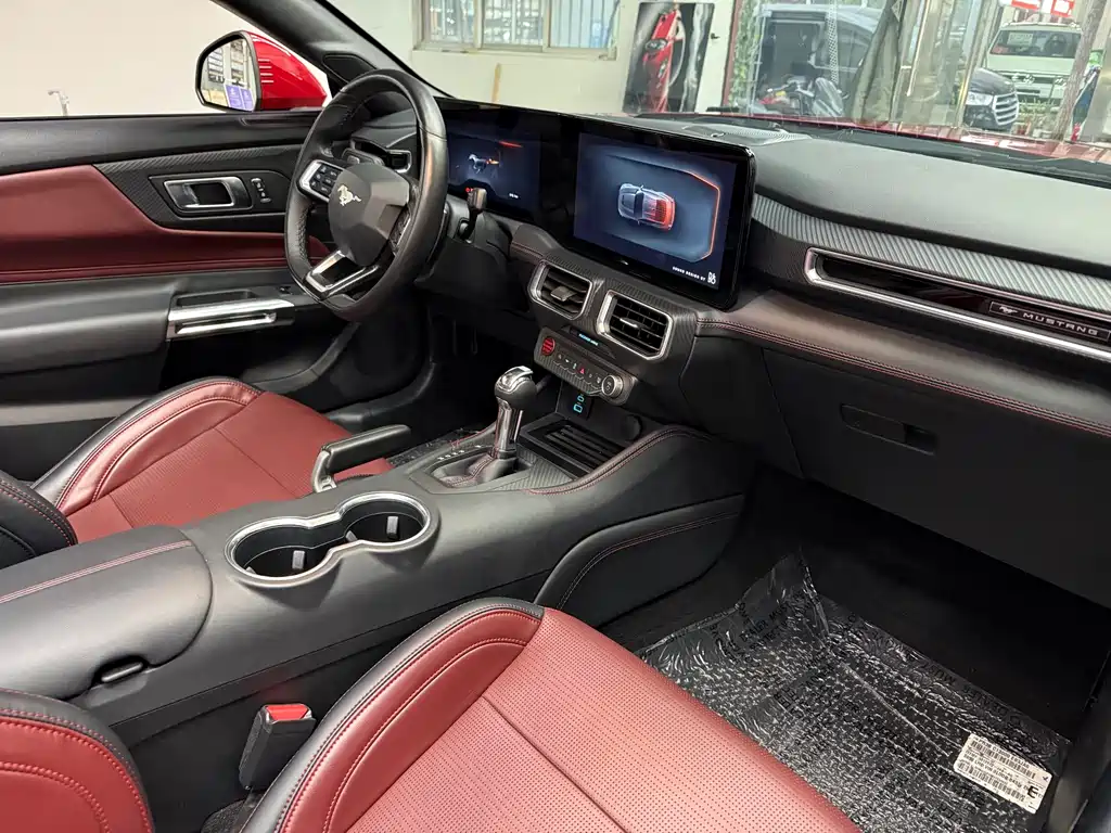Ford Mustang — миниатюра 10