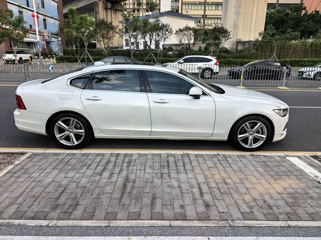 Volvo S90 — миниатюра 5