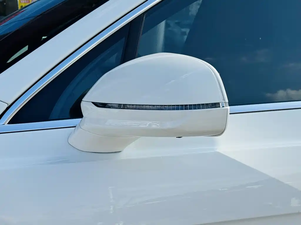 Bentley Bentayga — миниатюра 8