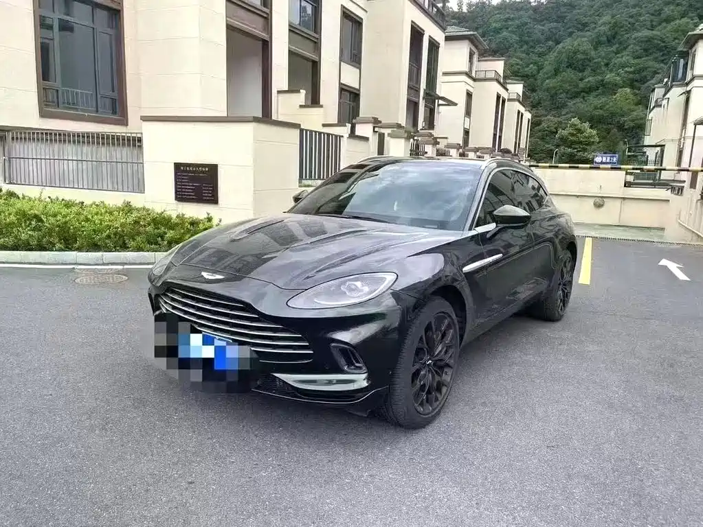 Aston Martin DBX 2022