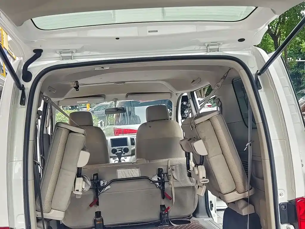 Nissan NV200 — миниатюра 12