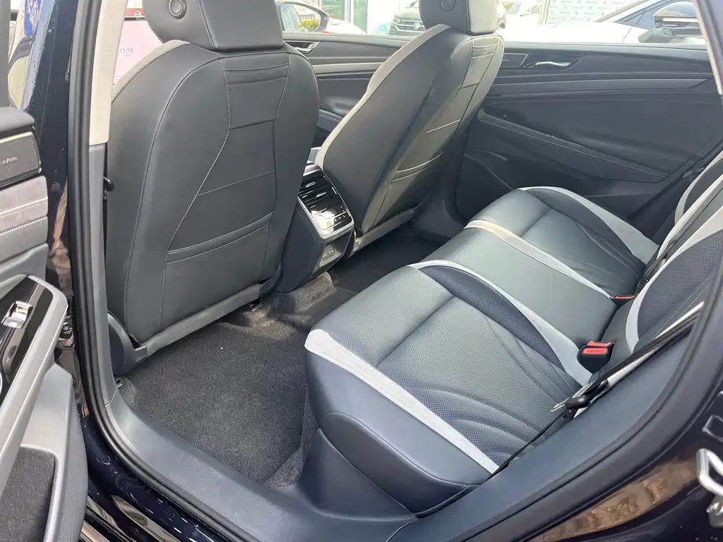 VOLKSWAGEN ID.7 VIZZION