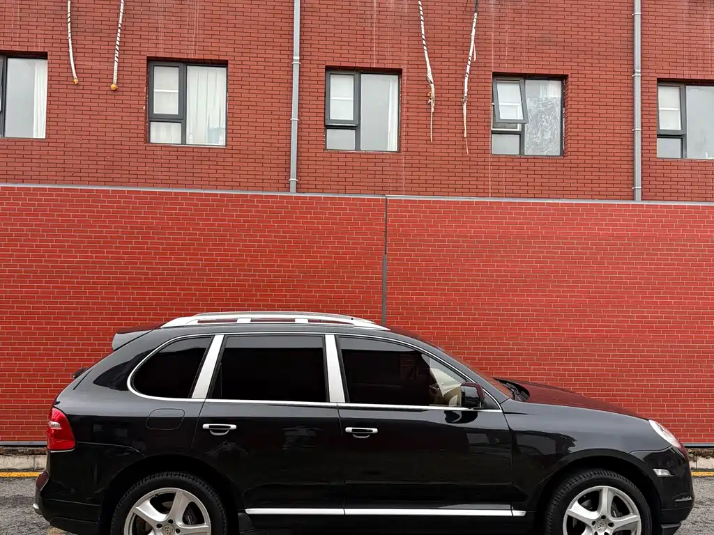 Porsche Cayenne — миниатюра 9