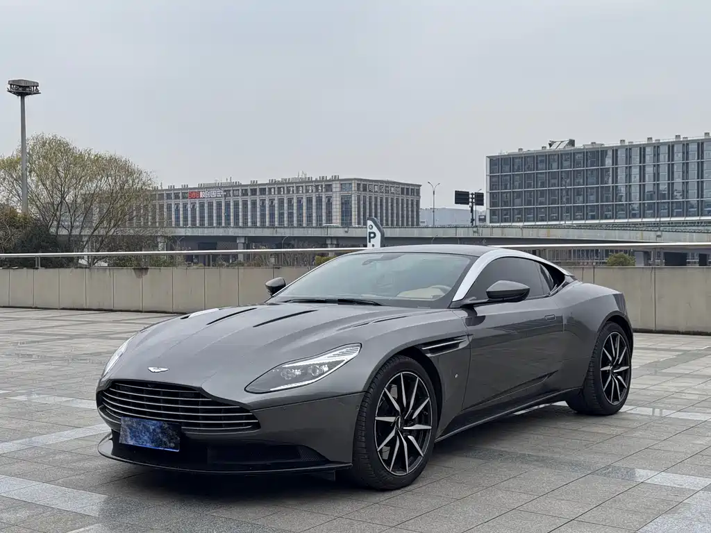 ASTON MARTIN DB11