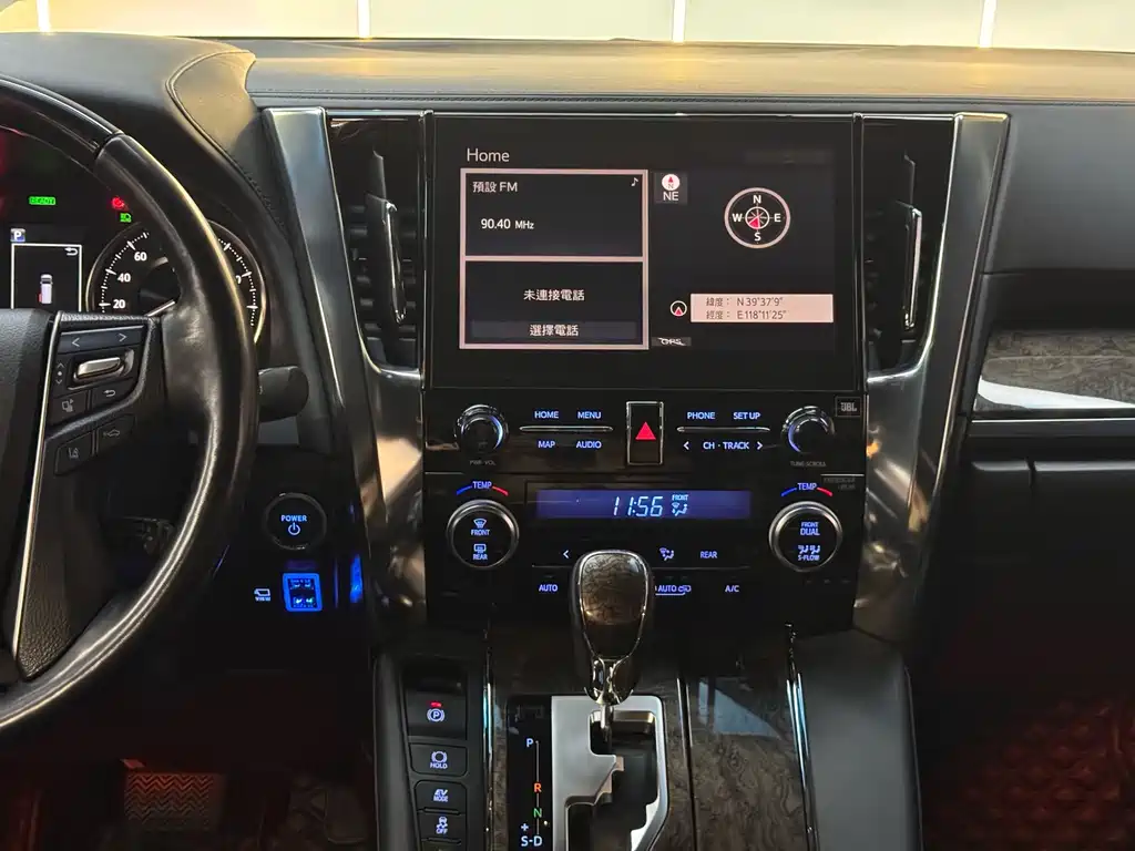 Toyota Alphard — миниатюра 24