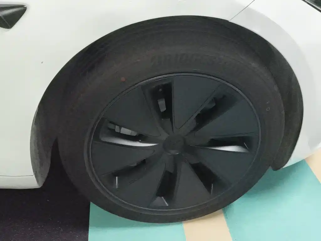 Tesla Model 3 — миниатюра 25