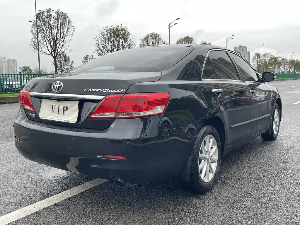 Toyota Camry — миниатюра 5