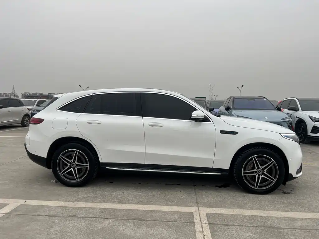 MERCEDES-BENZ EQC