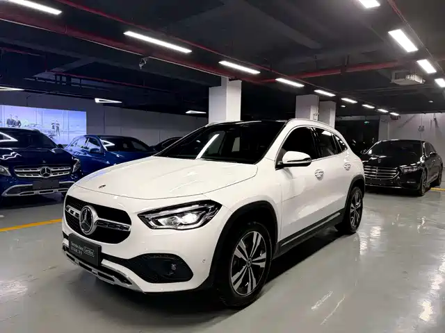 MERCEDES-BENZ GLA