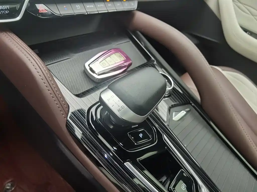 Geely Xingyue L — миниатюра 13