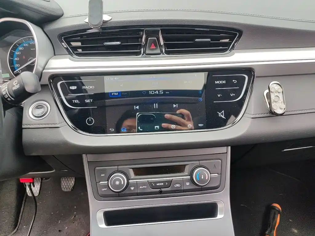 Geely Emgrand — миниатюра 13