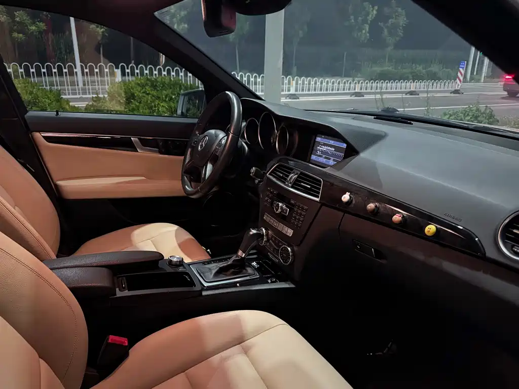 Mercedes-Benz C-Class — миниатюра 3