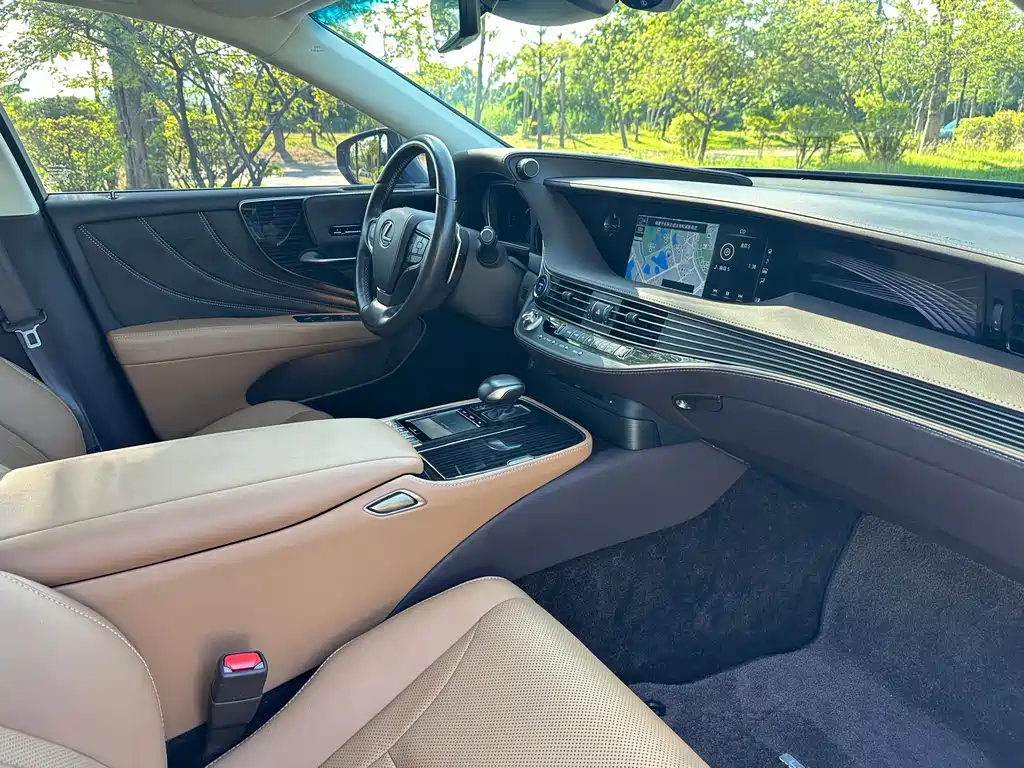Lexus LS — миниатюра 16