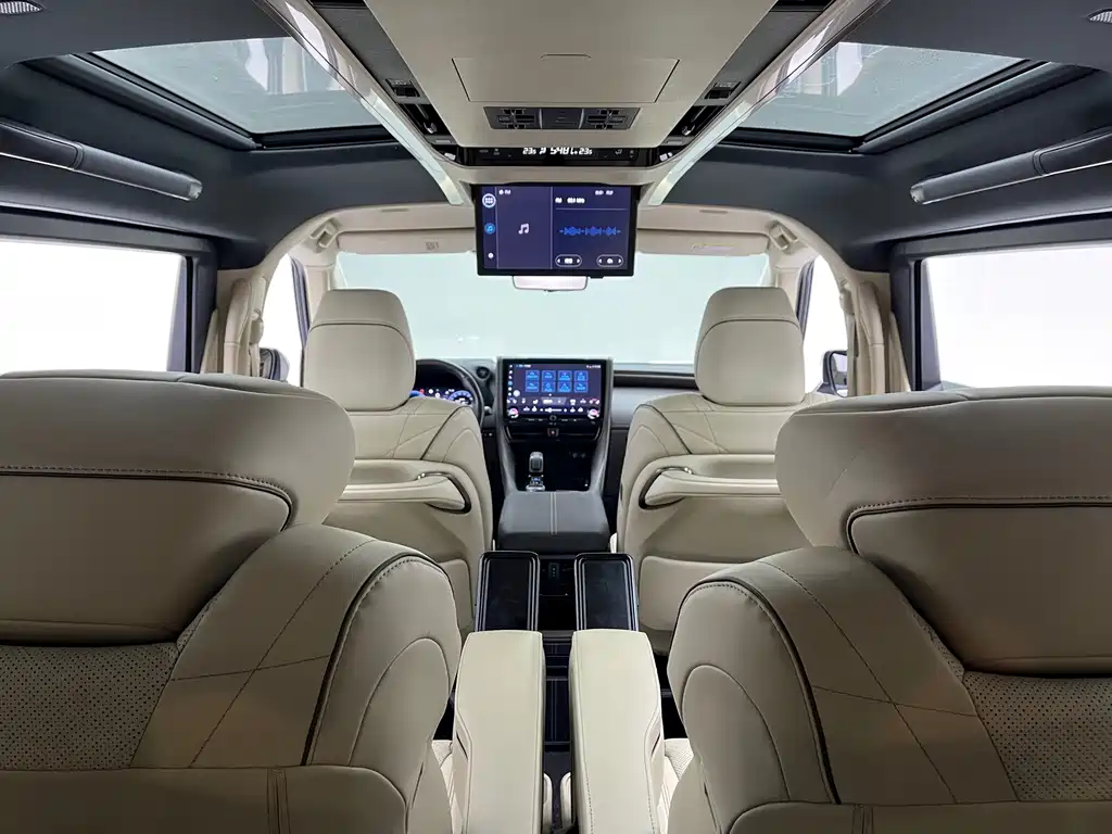 Toyota Vellfire — миниатюра 10
