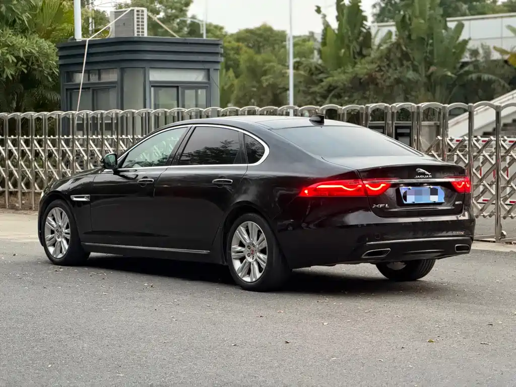 Jaguar XFL — миниатюра 9