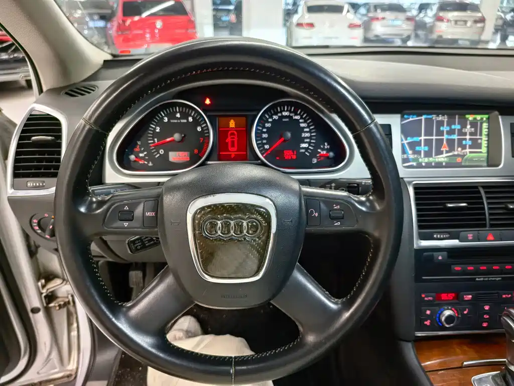 Audi Q7 — миниатюра 9