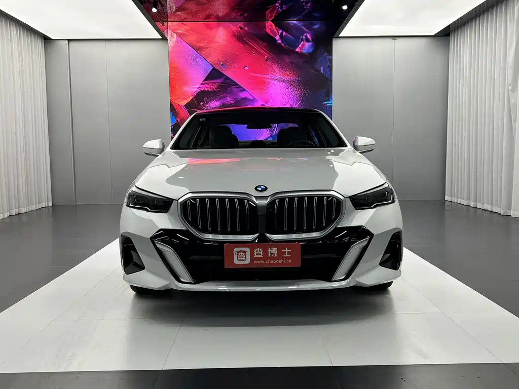 BMW 5 Series — миниатюра 2