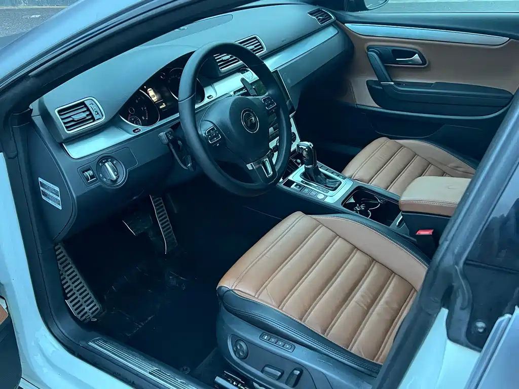 Volkswagen FAW - Passat CC CC 2016 2.0TSI Luxury