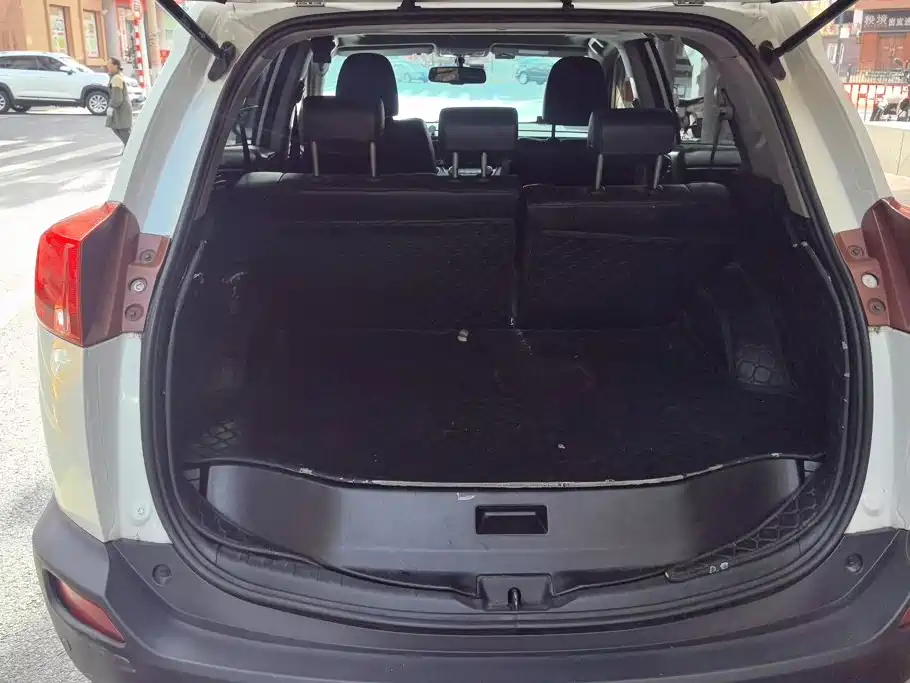 Toyota RAV4 — миниатюра 4