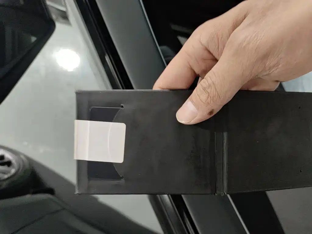 Tesla Model Y — миниатюра 9