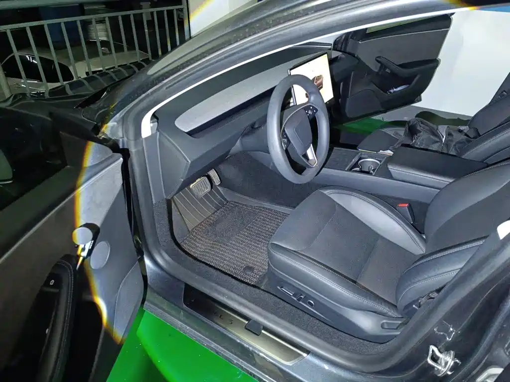 Tesla Model 3 — миниатюра 17