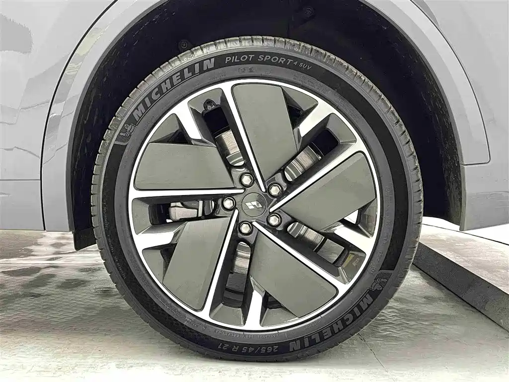 Li Auto L8 2025 Max